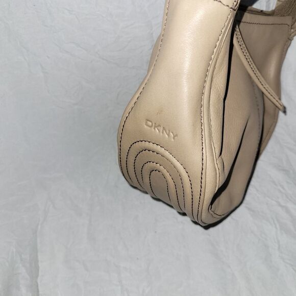 DKNY small half moon tote - Picture 3 of 9